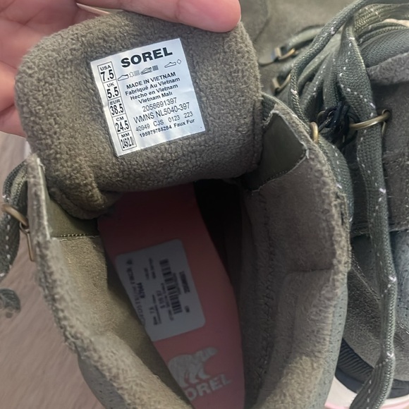 Sorel Kinetic Impact Conquest Sneaker Boot Size 7.5 NWOB Waterproof Suede - Picture 9 of 10